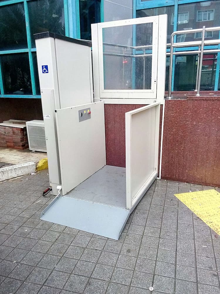 Egy másik kép az Elevex liftről
