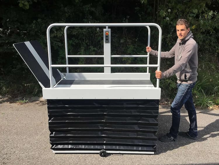 A Liftboy 2 platformosliftről egy alternatív kép